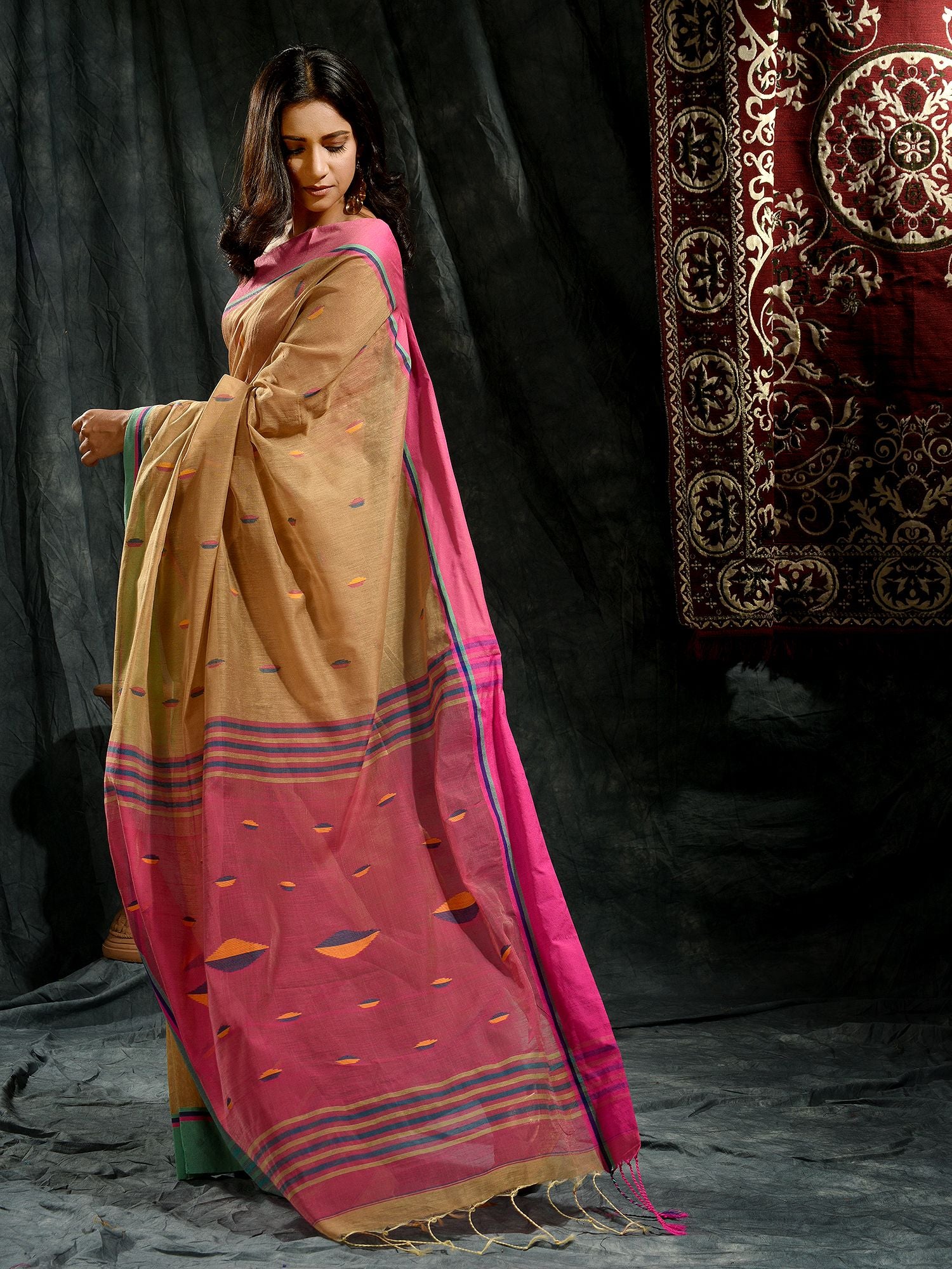 Beige Blended Cotton hand woven saree with Pink border
