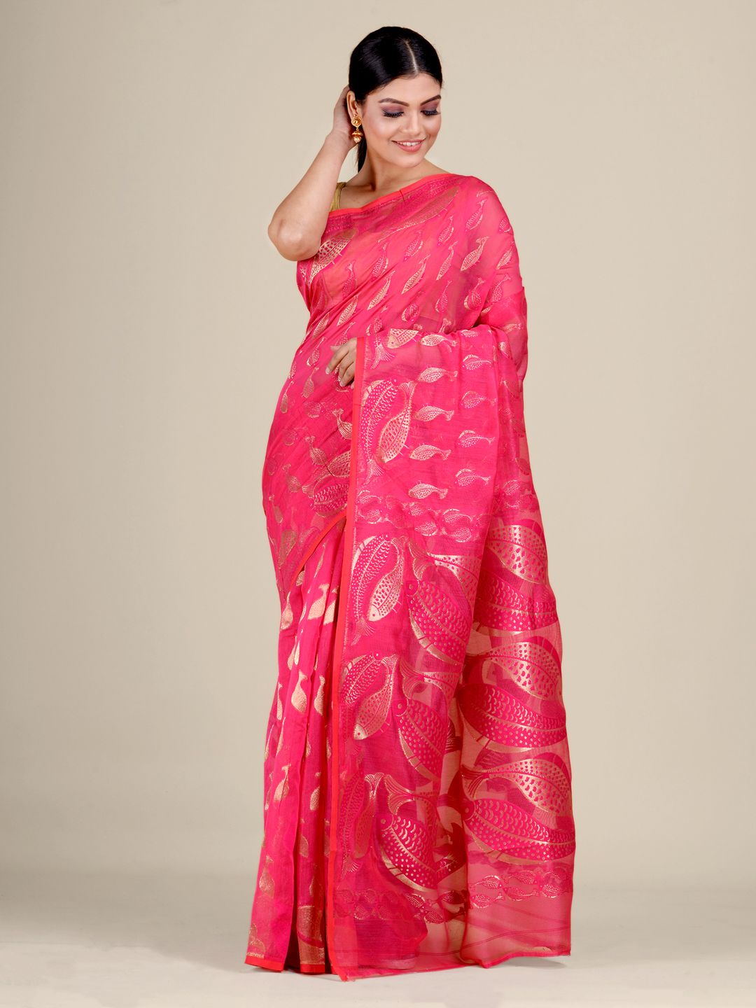Pink and Golden Silk Cotton handwoven soft Jamdani saree with fish motiff in pallu