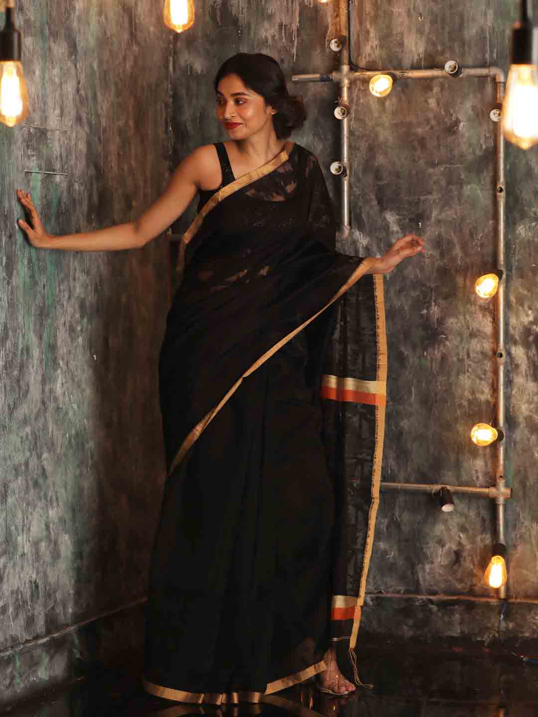 Black Hand woven Matka Silk Saree With Woven Work