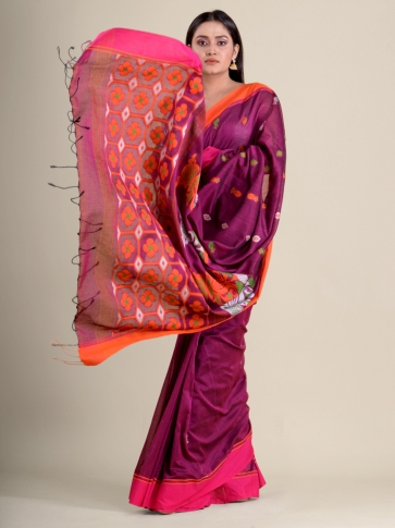 Magenta handwoven soft cotton saree with floral weaving in pallu 2